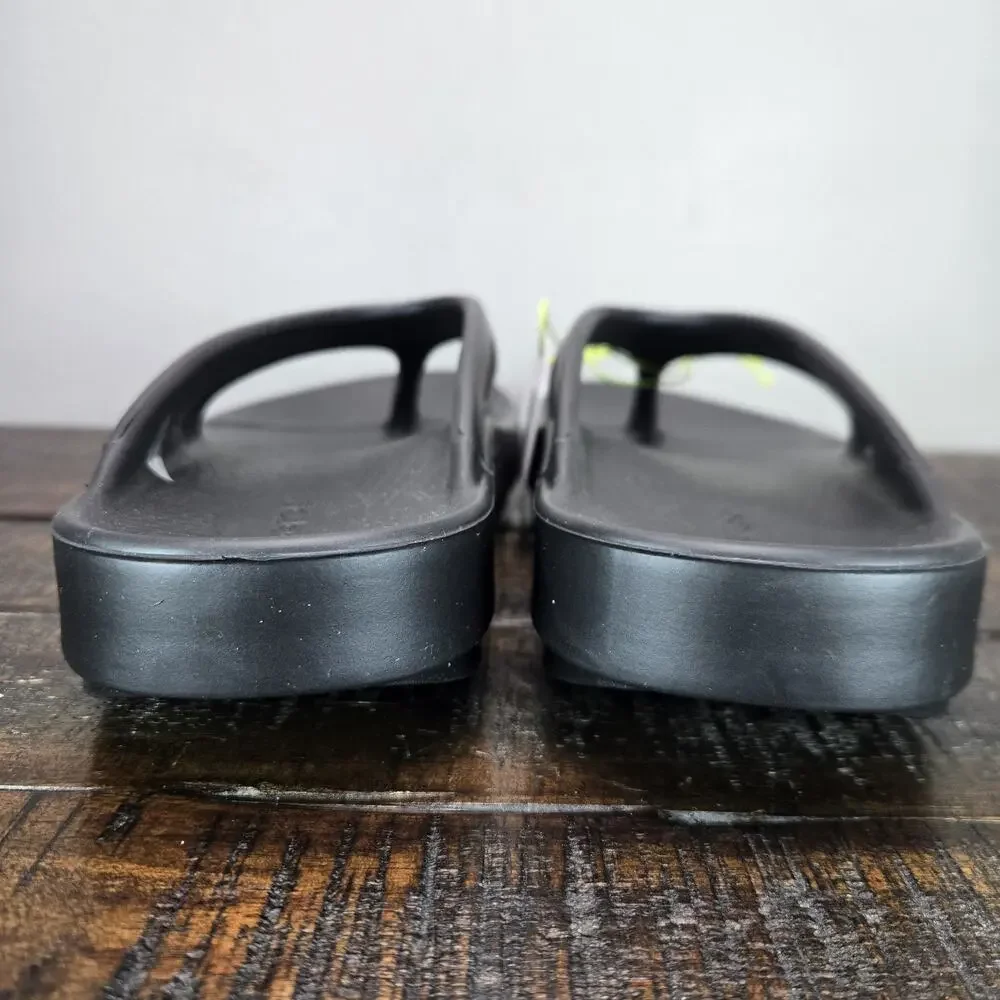 NEW Oofos Ooriginal Mens Size 11 Recovery Slip-On Comfort Flip Flop Sandal Black
